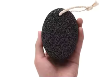CurDerm Piedra Volcánica · Pies suaves en 5 minutos